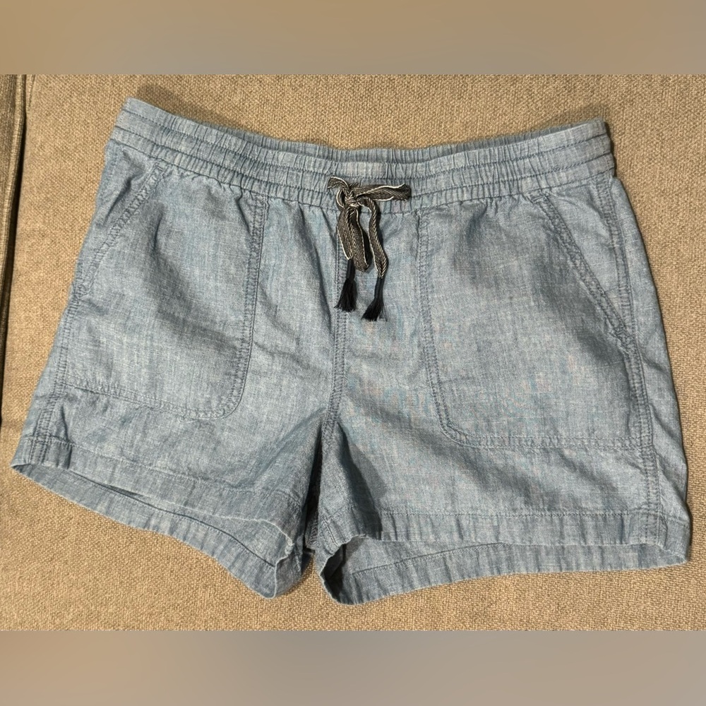 JCREW Seaside short. Size medium. Chambray.